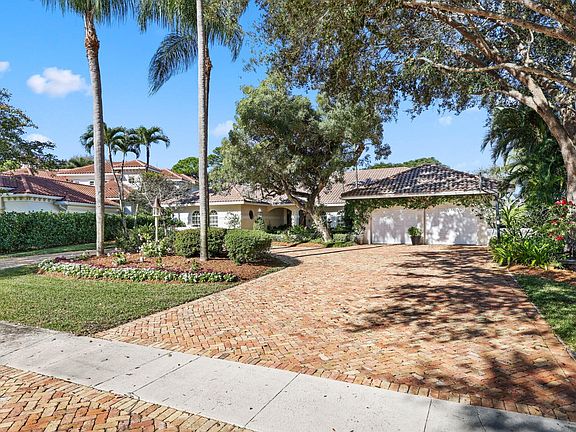 3rd image of 2865 Banyan Boulevard Circle NW