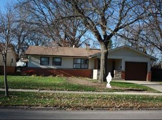 20 Wildwood Rd, Elk Grove Village, IL 60007