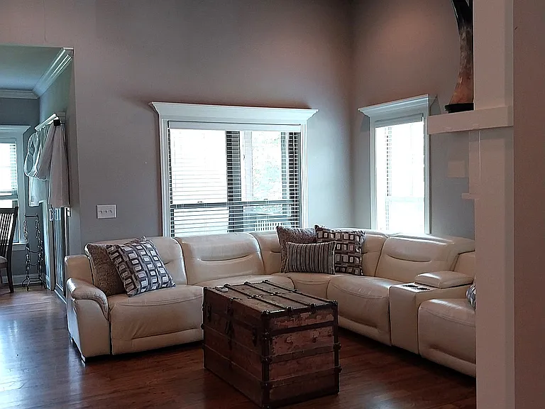 Living Room with amazing ceiling. Three recliners in sectional.