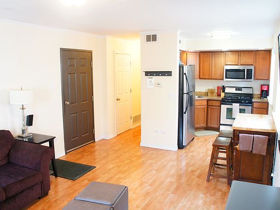 2nd image of 1421 N Pearl St APT 5