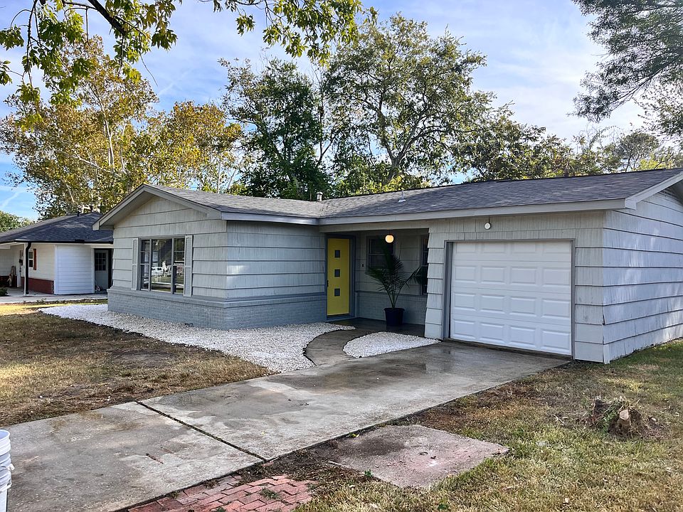 1st image of 225 Lakewood Dr