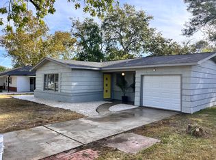 225 Lakewood Dr, Baytown, TX 77520