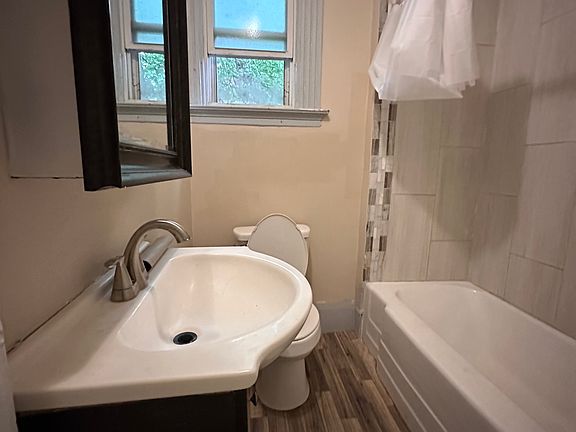 2nd image of 2360 Victor St APT 2