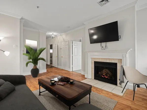 426 Mount Hope St Unit 402, North Attleboro, MA 02760