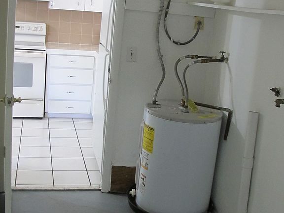 3rd image of 902 Lake Palms Dr #904