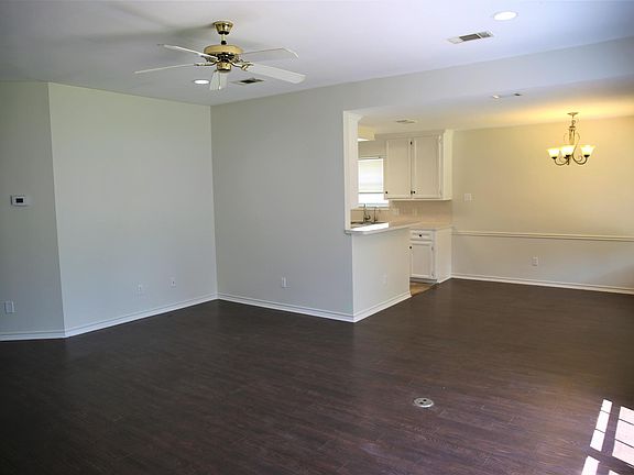 4th image of 3510 Vienna Dr