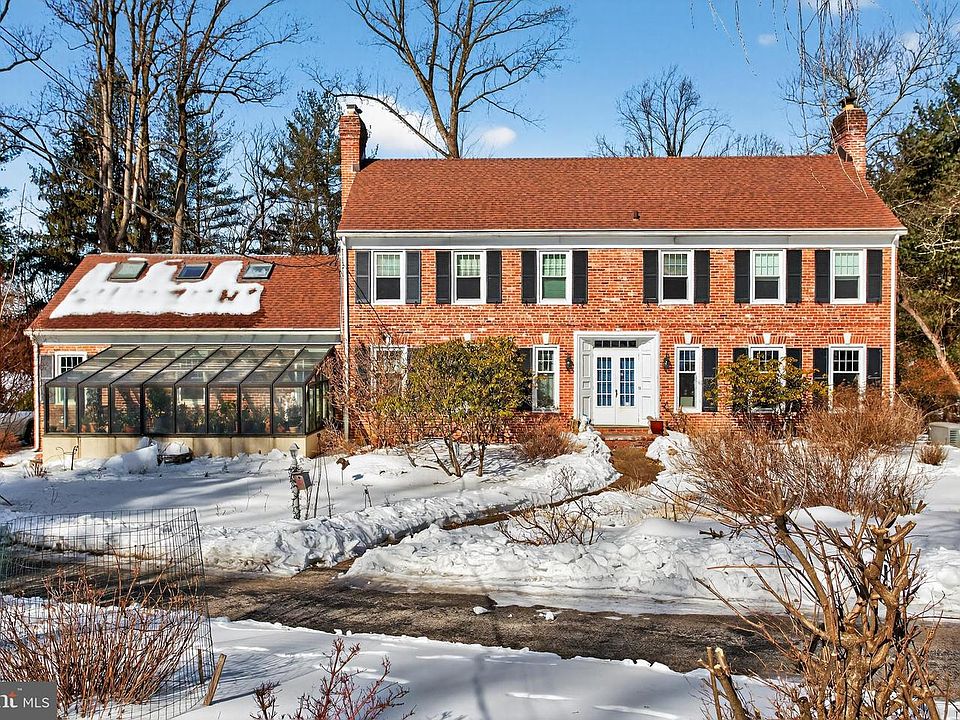 1st image of 9 Fox Chase Rd