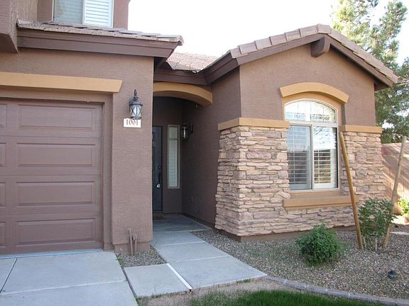 2nd image of 1001 E Redwood Dr