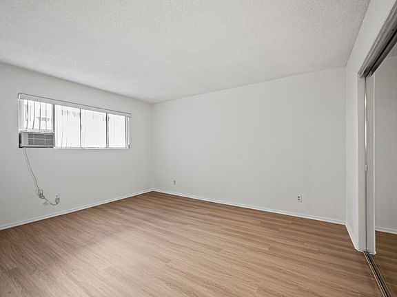 3rd image of 3531 Clarington Ave APT 2