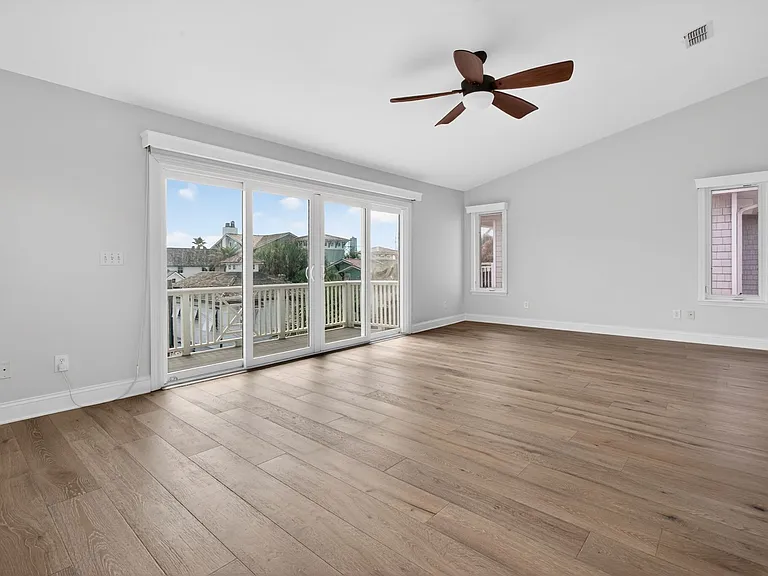 1766 Beach Ave — Photo 29