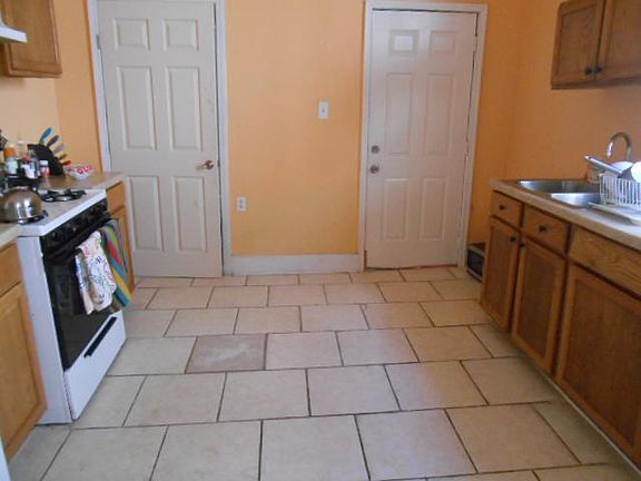 5th image of 2116 Valmont St