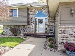 6125 S Aaron Ave, Sioux Falls, SD 57106