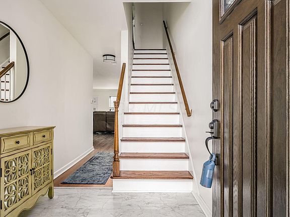 3rd image of 4275 Chaucer Ln
