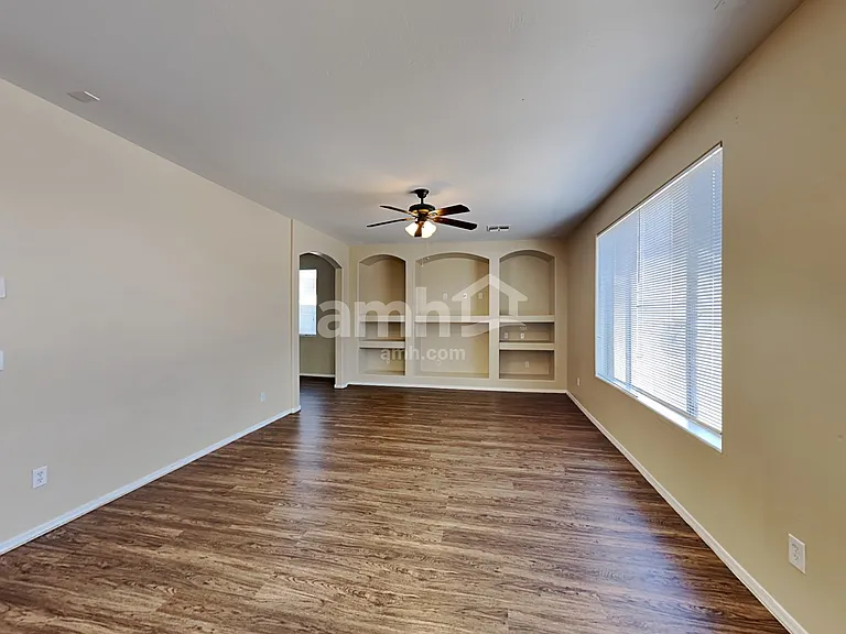 10859 W Locust Ln — Photo 6