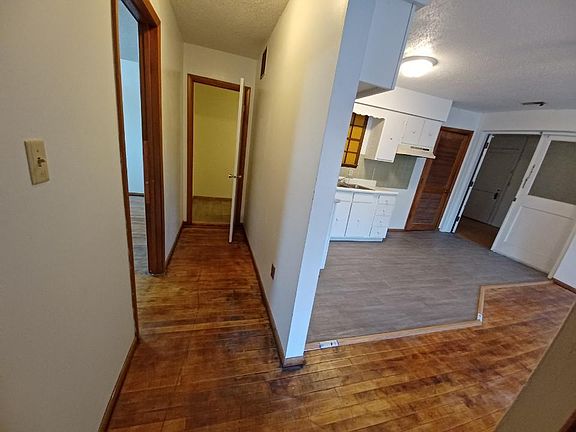3rd image of 401 Anne St