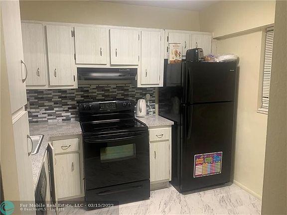 5th image of 4311 Crystal Lake Dr APT 208