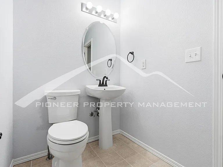 333 Sanders Cir — Photo 10