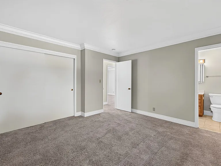 1214 Kilarney Ln — Photo 25