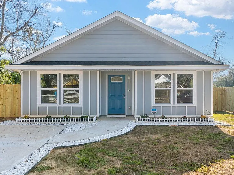 2815 W Lloyd St — Photo 1