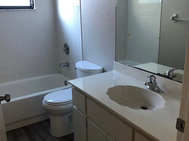 2095 & B Como St #A — Photo 11