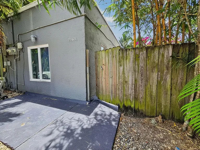 2438 NE 184th St — Photo 12
