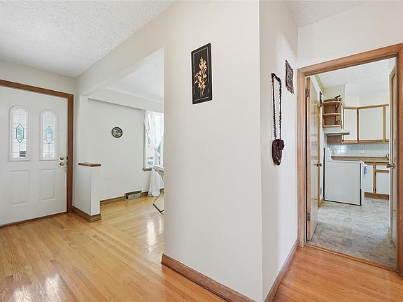 5th image of 583 Centennial St #1