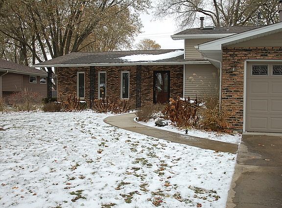 2nd image of 301 Arrowhead Dr