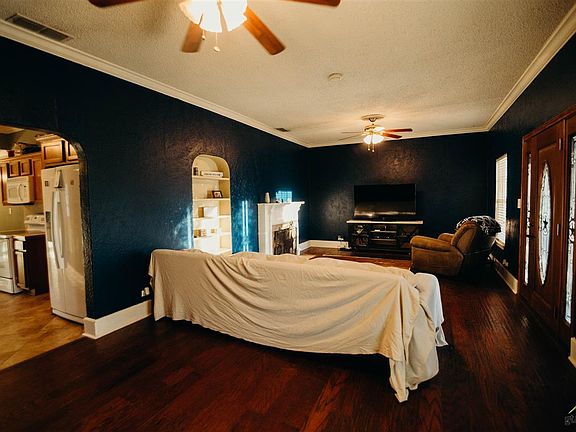 5th image of 706 Neches St
