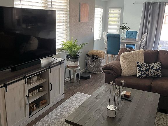 2nd image of 905 Sunrise Ct