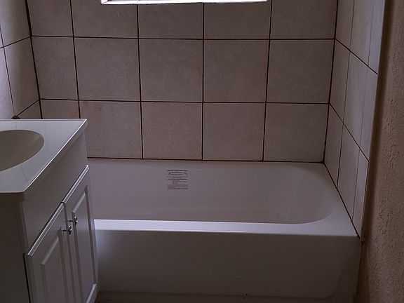 4th image of 4425 Elmwood St