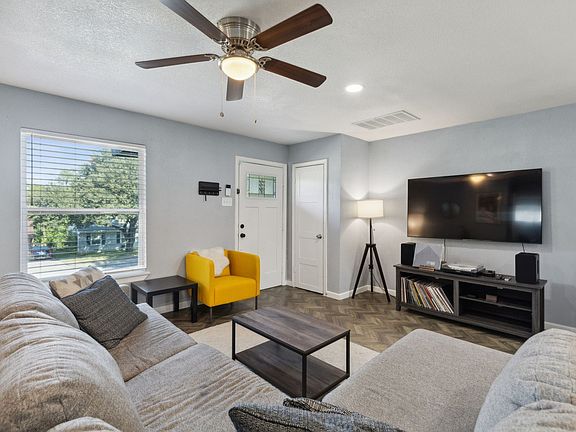 4th image of 2630 Springvale Dr