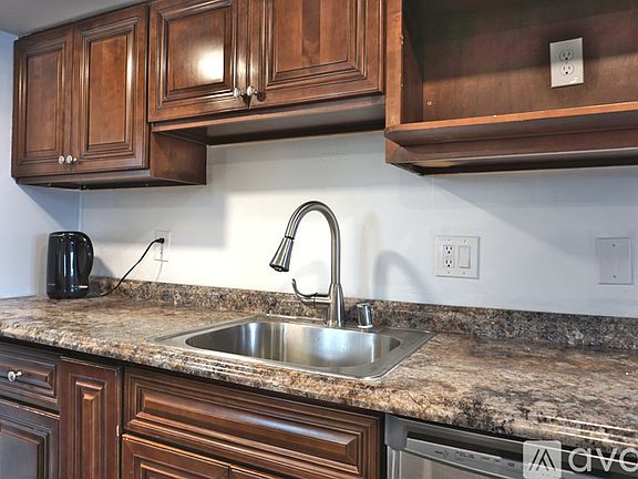 5th image of 427 Lakeshire Dr #A