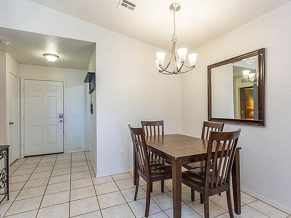 Entrance/Dining