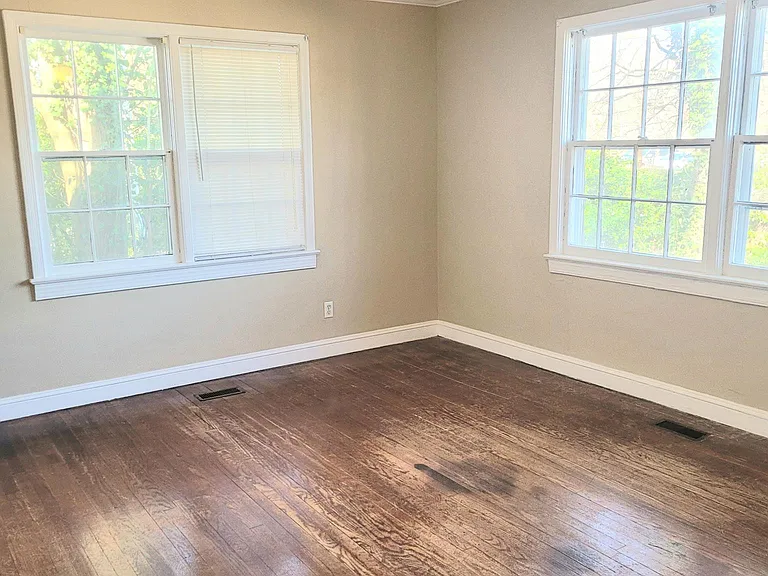 624 E Whitaker Mill Rd — Photo 5