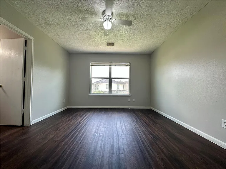 8607 Heather Bluff Ct — Photo 16