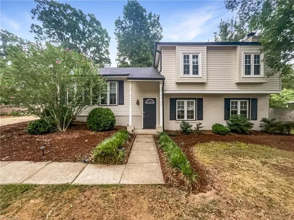 3208 Colony Dr, Jamestown, NC 27282