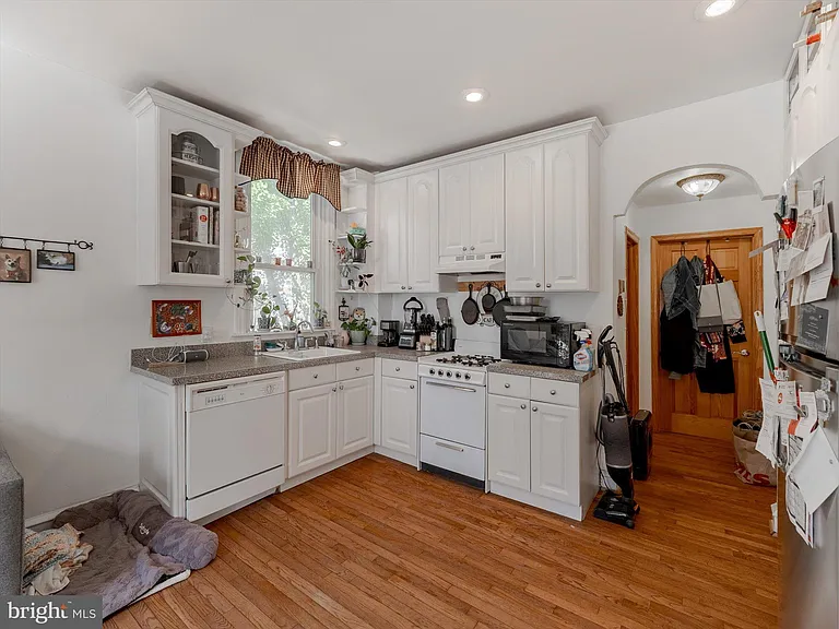 1108 Locust St #3 — Photo 4