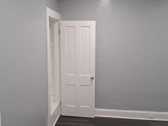 4th image of 2863 Woodbrook Ave
