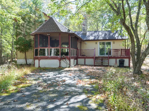 2206 Chatham Ct, Bushkill, PA 18324