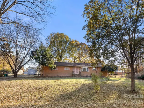 1801 Gemway Dr, Charlotte, NC 28216