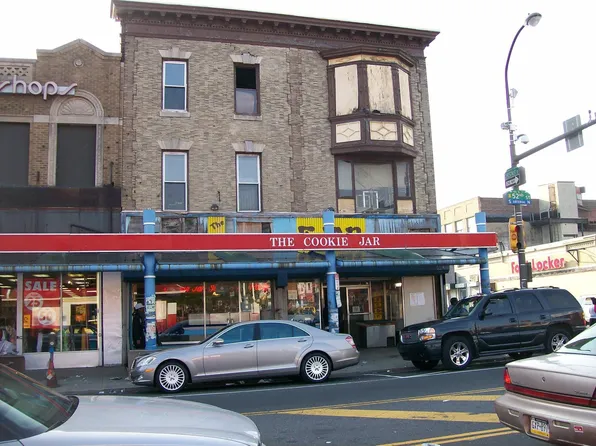 100-02 S 52nd St, Philadelphia, PA 19139