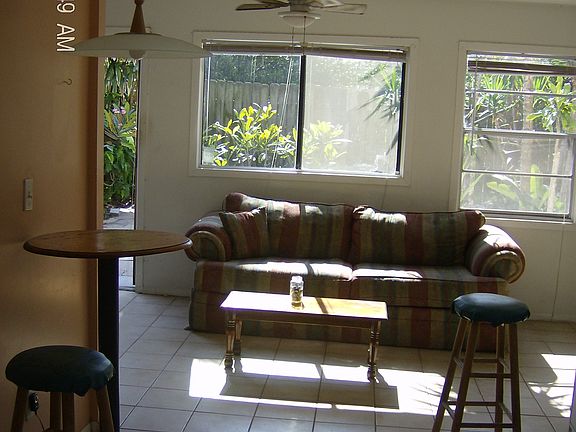 Full kitchen w/ GAS stove