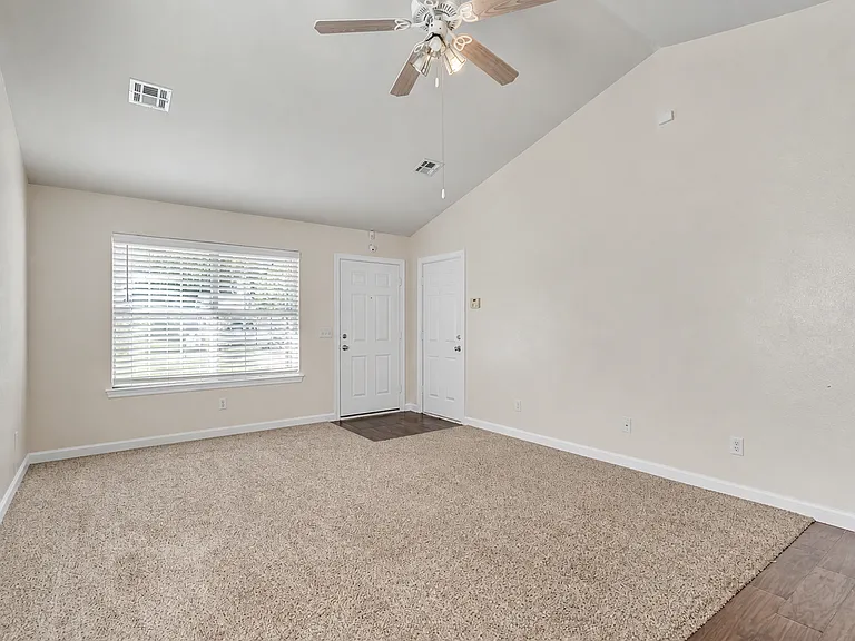 1029 Cedarcrest St — Photo 2