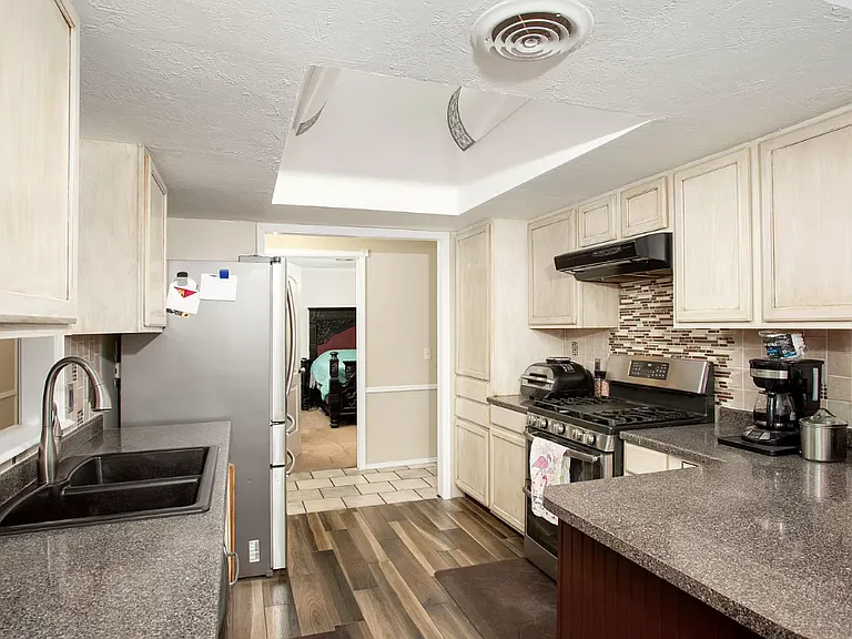 3301 Winton Dr — Photo 10