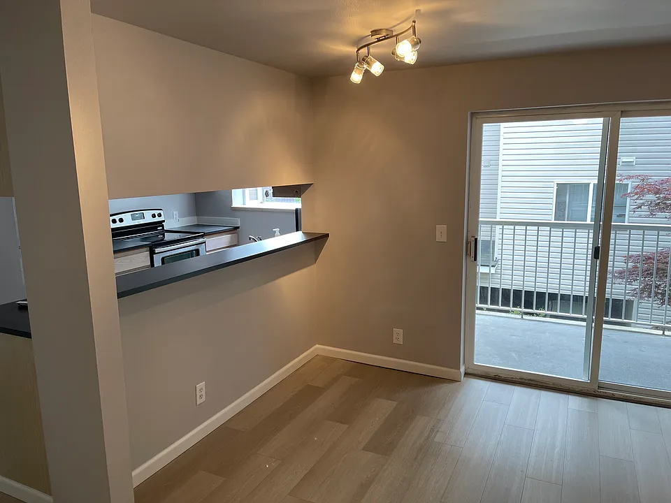 12327 Roosevelt Way NE #D303