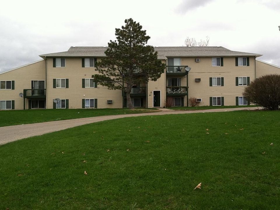 1st image of 411 Stratford Way #16