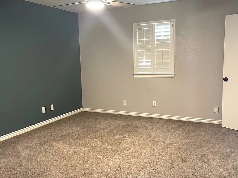 4004 Livingston St — Photo 9