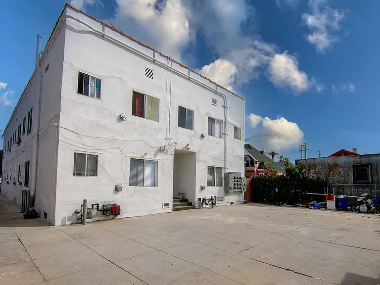 27th Street Studios and One Bedrooms — Photo 28