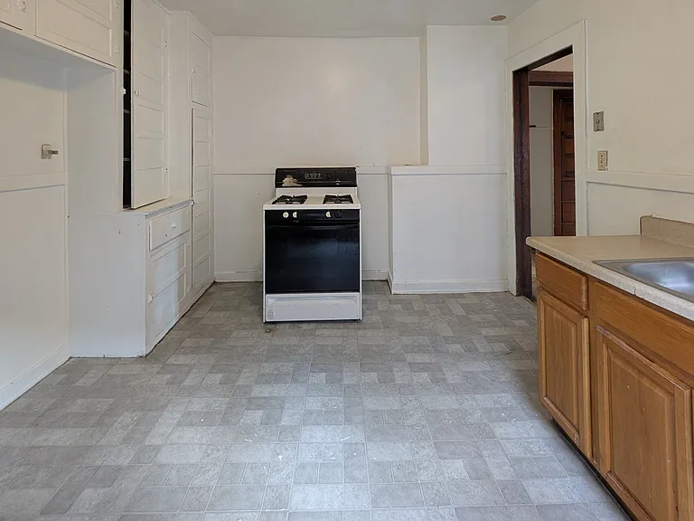 30 W Henry St — Photo 17