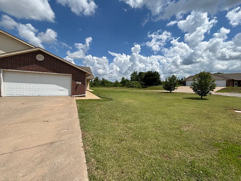 102 W Husband Ct — Photo 12